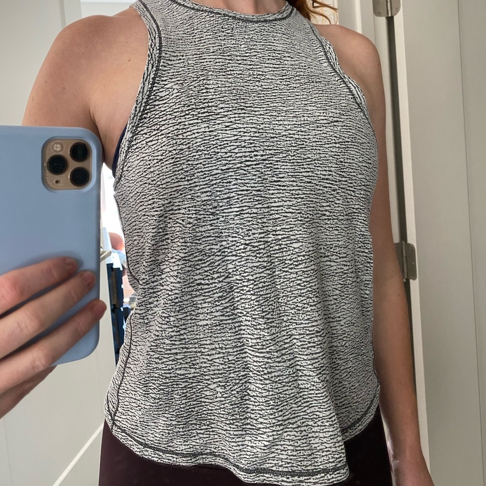 Black and white LULULEMON top!